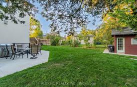 10-zimmer haus in der stadt in Etobicoke, Kanada. C$2 685 000
