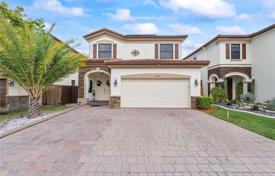 Haus in der Stadt – Doral, Florida, Vereinigte Staaten. $930 000