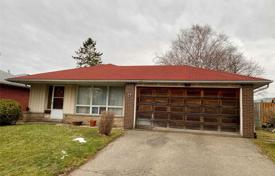 3-zimmer haus in der stadt in Etobicoke, Kanada. C$1 316 000