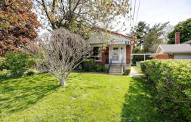 7-zimmer haus in der stadt in Etobicoke, Kanada. C$1 902 000