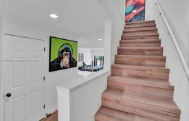 2-zimmer haus in der stadt 128 m² in Miami, Vereinigte Staaten. $690 000