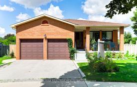 12-zimmer haus in der stadt in Scarborough, Kanada. C$1 866 000