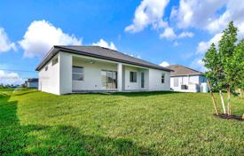 Haus in der Stadt – Cape Coral, Florida, Vereinigte Staaten. $419 000
