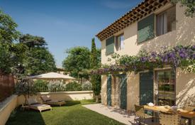 Haus in der Stadt – Saint-Rémy-de-Provence, Bouches-du-Rhône, Provence-Alpes-Côte d'Azur,  Frankreich. From 255 000 €