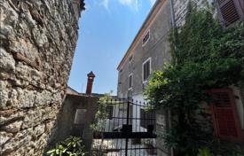 Haus House for sale in the old town center, Vrsar!. 320 000 €