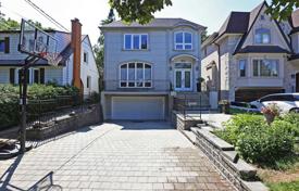 4-zimmer haus in der stadt in North York, Kanada. C$2 063 000