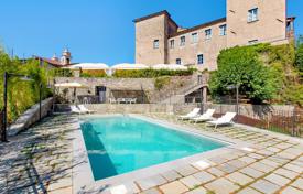 55-zimmer schloss in Toskana, Italien. Price on request