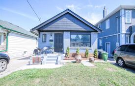 3-zimmer haus in der stadt in East York, Kanada. C$1 316 000