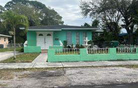 3-zimmer haus in der stadt 186 m² in Miami Gardens, Vereinigte Staaten. $525 000