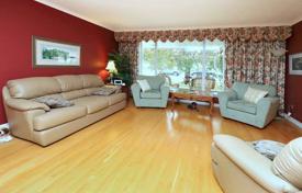 3-zimmer haus in der stadt in Etobicoke, Kanada. C$1 353 000