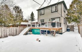 11-zimmer haus in der stadt in East York, Kanada. C$1 896 000