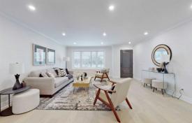 9-zimmer haus in der stadt in North York, Kanada. C$1 552 000