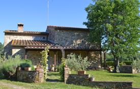 13-zimmer landgut 796 m² in Casole D'elsa, Italien. 625 000 €