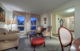 9-zimmer haus in der stadt in North York, Kanada. C$2 005 000