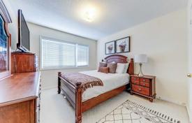 8-zimmer haus in der stadt in Scarborough, Kanada. C$1 213 000