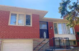 8-zimmer haus in der stadt in North York, Kanada. C$2 586 000
