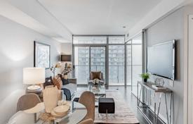 1-zimmer wohnung in The Queensway, Kanada. C$858 000