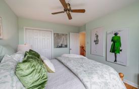 8-zimmer haus in der stadt in Scarborough, Kanada. C$1 203 000