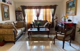 3-zimmer haus in der stadt 196 m² in Miami, Vereinigte Staaten. $650 000