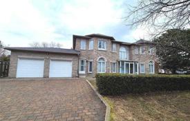 12-zimmer haus in der stadt in Scarborough, Kanada. C$2 587 000
