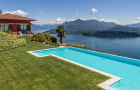 Villa – Stresa, Piedmont, Italien. 4 500 €  pro Woche