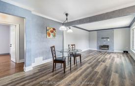 10-zimmer haus in der stadt in North York, Kanada. C$1 290 000