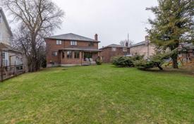 6-zimmer haus in der stadt in Scarborough, Kanada. C$2 326 000