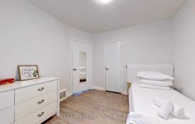9-zimmer haus in der stadt in North York, Kanada. C$1 729 000