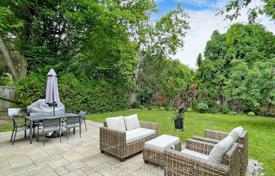 10-zimmer haus in der stadt in North York, Kanada. C$2 595 000