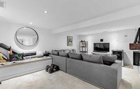 8-zimmer haus in der stadt in East York, Kanada. C$1 212 000