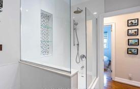 8-zimmer haus in der stadt in Etobicoke, Kanada. C$2 271 000