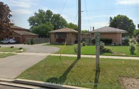 7-zimmer haus in der stadt in Etobicoke, Kanada. C$1 211 000
