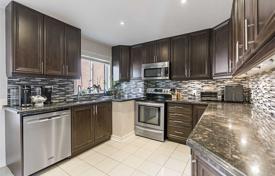 11-zimmer haus in der stadt in North York, Kanada. C$2 077 000