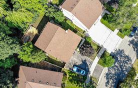 8-zimmer haus in der stadt in Etobicoke, Kanada. C$1 681 000
