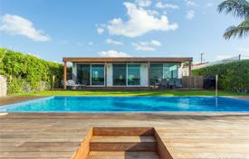 Villa – Miami Beach, Florida, Vereinigte Staaten. 2 151 000 €