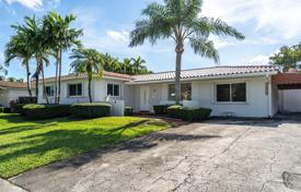 4-zimmer haus in der stadt 248 m² in Miami, Vereinigte Staaten. $975 000