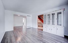 12-zimmer haus in der stadt in Scarborough, Kanada. C$1 667 000