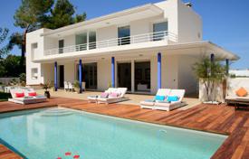 Villa – Ibiza, Balearen, Spanien. 8 600 €  pro Woche