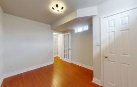 9-zimmer haus in der stadt in Etobicoke, Kanada. C$1 689 000
