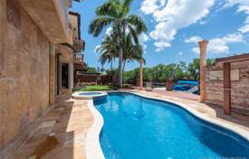 Villa – North Miami Beach, Florida, Vereinigte Staaten. $2 395 000