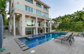 9-zimmer villa 697 m² in Miami, Vereinigte Staaten. $2 999 000