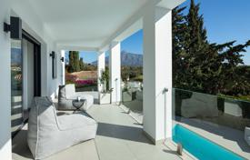 Villa – Nueva Andalucia, Marbella, Andalusien,  Spanien. 2 195 000 €