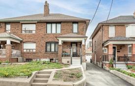Stadthaus – Dufferin Street, Toronto, Ontario,  Kanada. C$1 492 000