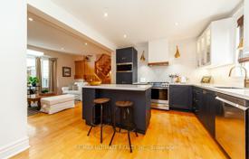 14-zimmer haus in der stadt in Etobicoke, Kanada. C$2 616 000