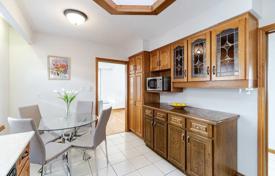 5-zimmer haus in der stadt in Etobicoke, Kanada. C$1 786 000