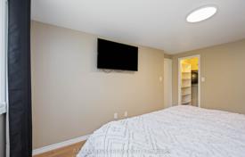 8-zimmer haus in der stadt in Scarborough, Kanada. C$1 668 000