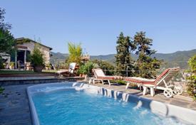 Villa – Rapallo, Ligurien, Italien. 6 500 €  pro Woche