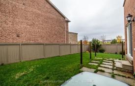 14-zimmer haus in der stadt in Scarborough, Kanada. C$1 615 000