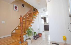 9-zimmer haus in der stadt in Etobicoke, Kanada. C$1 328 000