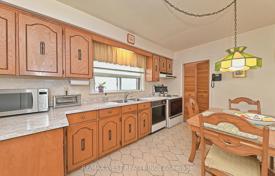 8-zimmer haus in der stadt in Etobicoke, Kanada. C$1 521 000